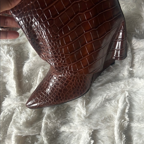 Azalea Wang Brown Croc-Embossed Heeled Boots - Picture 3 of 10